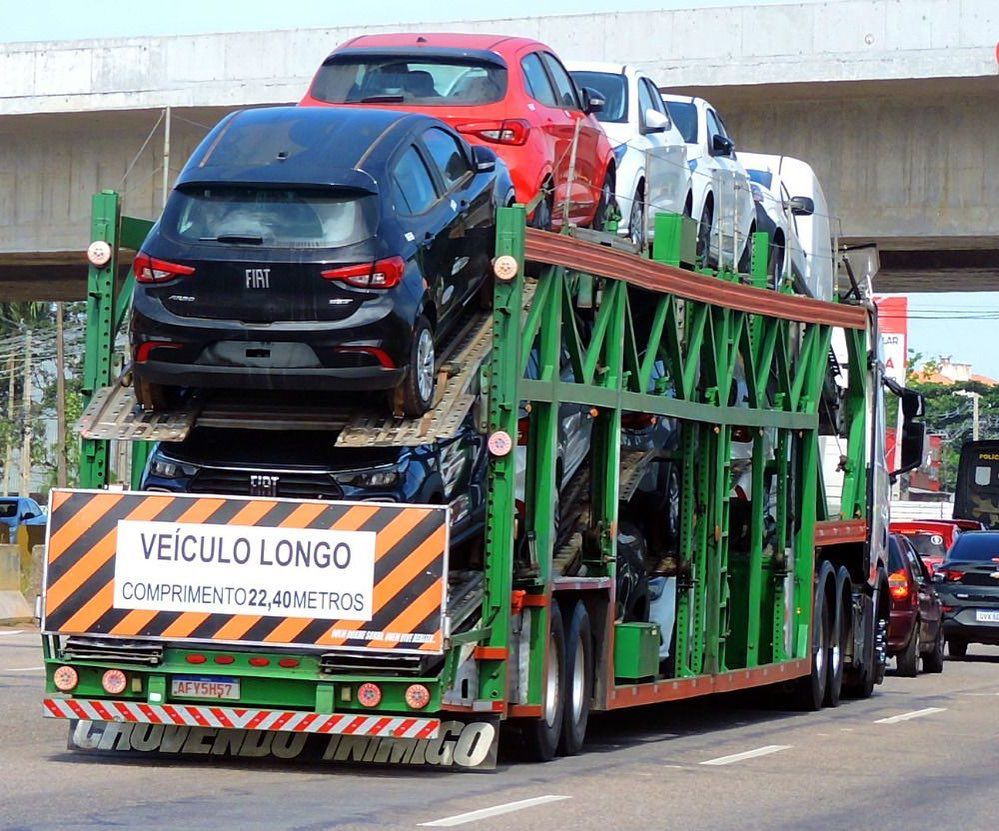 Cegonha Scania no pátio TR Junior